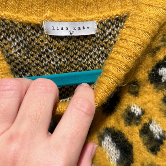 Lisa Kate Women’s Fuzzy Animal Print Sweater - Picture 2 of 3